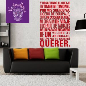 Y desafiando el oleaje…