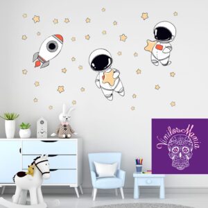 Astronautas con estrellas